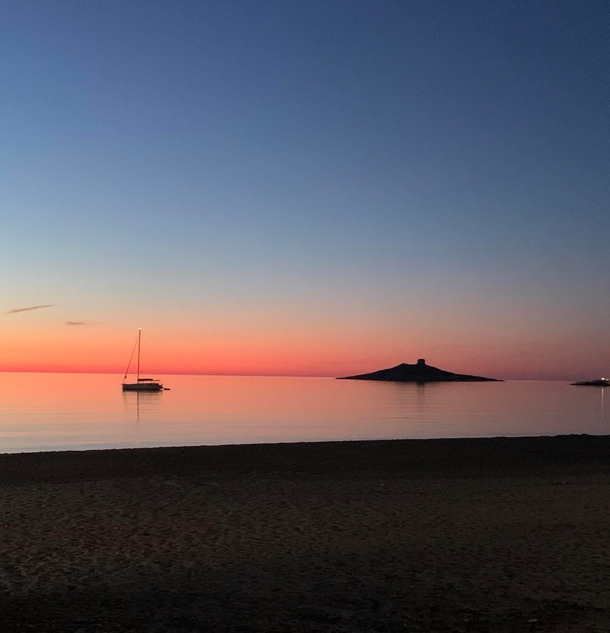 Tramonto sul mare a Isola delle Femmine vicino Palermo